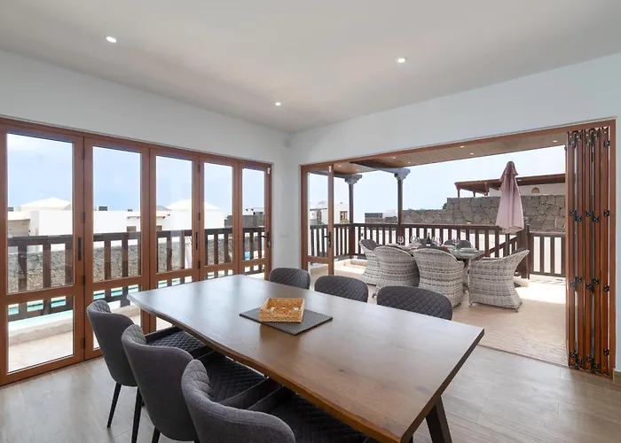 Poppy Playa Blanca (Lanzarote)