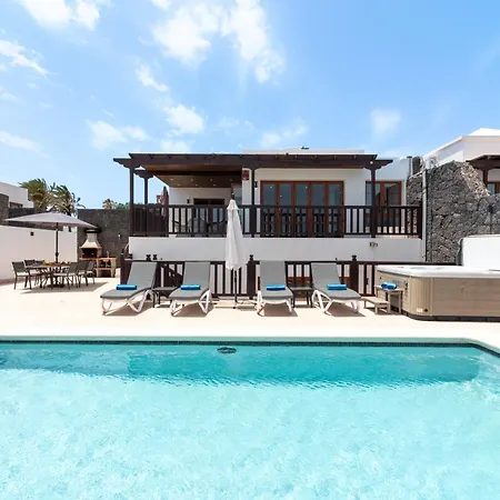 Poppy Villa