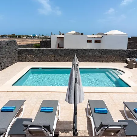 Poppy Villa