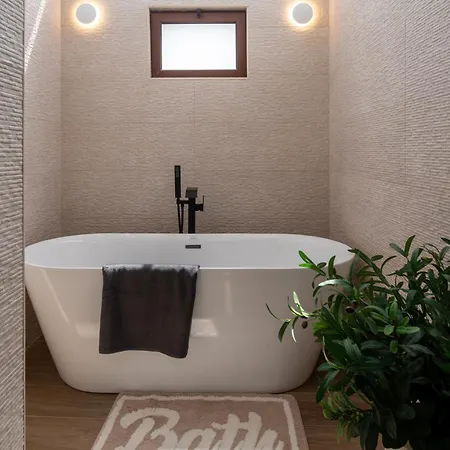 Poppy Playa Blanca (Lanzarote)