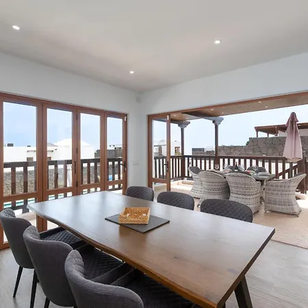 Poppy Playa Blanca (Lanzarote)